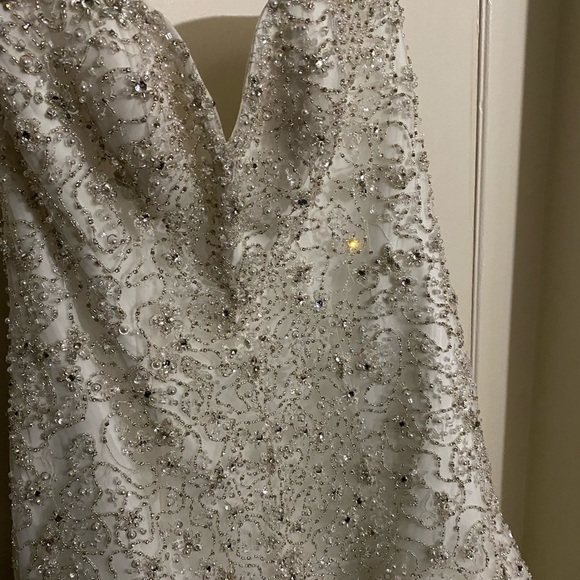 Wedding dress - Picture 2 of 8